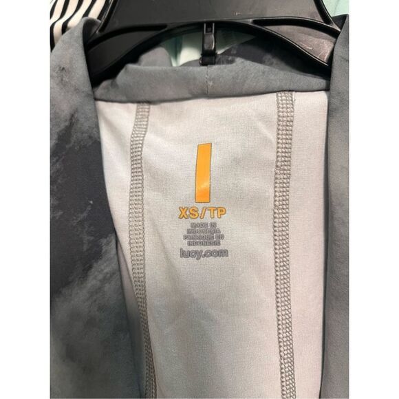 Lucy Athletic Gray Marble Faux Wrap Top sz XS EUC - Picture 6 of 6